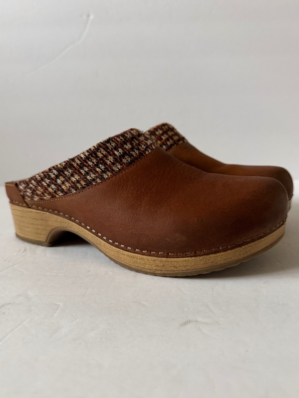 Dansko Burnished Bev Burnished Nubuck Leather Mule Clogs Shoes Size 38 7.5/8 US